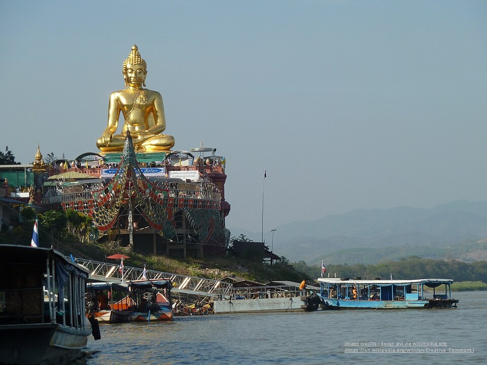 Mekong Golden Triangle, Mekong River at the meeting of the Laos, Myanmar and Thailand Borders_places of interest in thailand