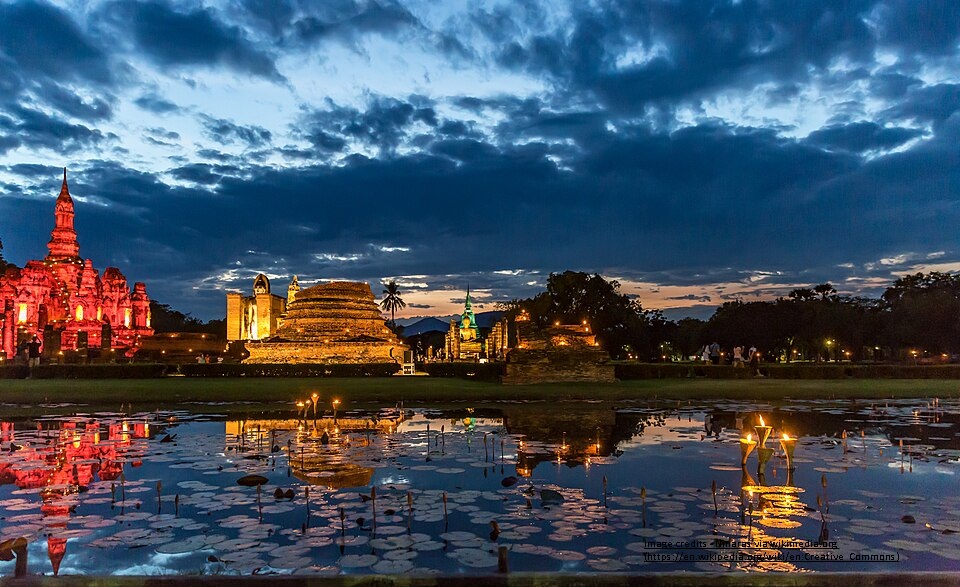 Light show in Wat Mahathat, Sukhothai_places to see in Thailand